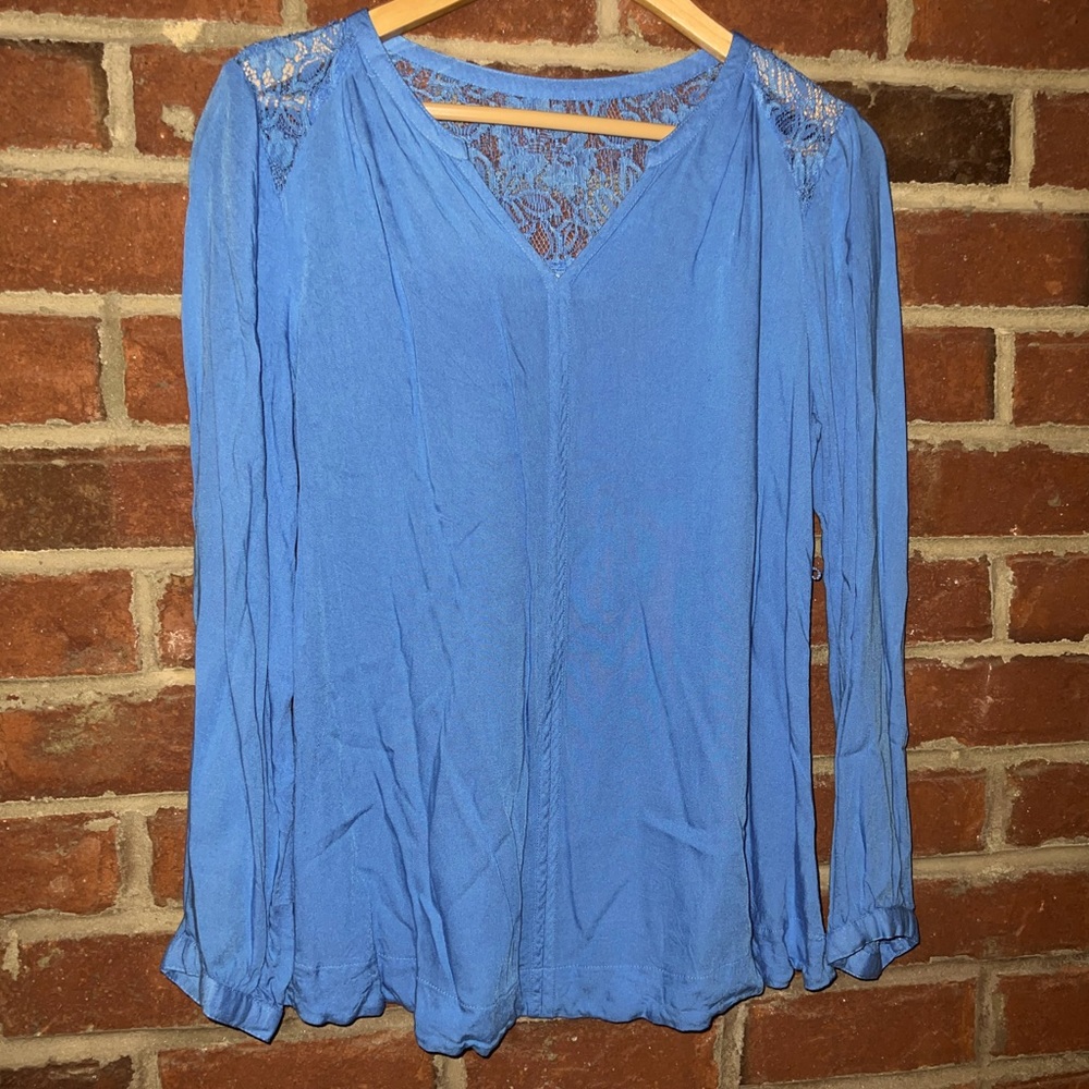 Motherhood Maternity top in beautiful periwinkle blue w/ lace shoulder accents